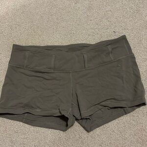 Lower rise bike shorts
